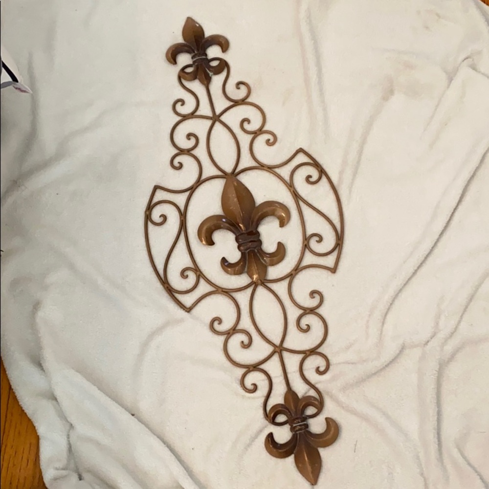 Fleur de lis wall decor